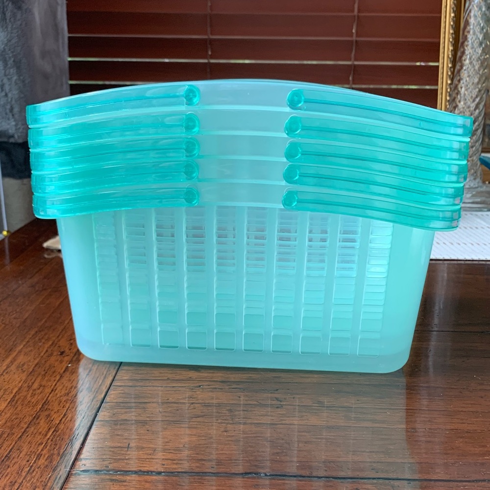 Plastic Basket with Handles (5) 9x6x5 Great for Gift Baskets Like New - unused